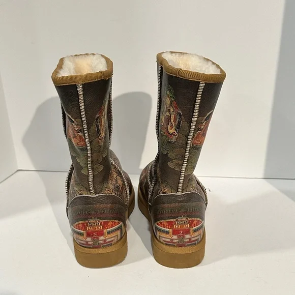 Vintage ICON Wearable Art Fleece-lined Boots - Picture 4 of 5